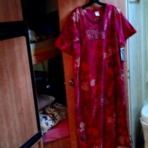 Premier International Ladies Plus 3x (22w) beautiful crimson full length